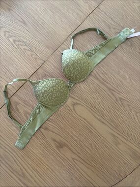 Lace green bra